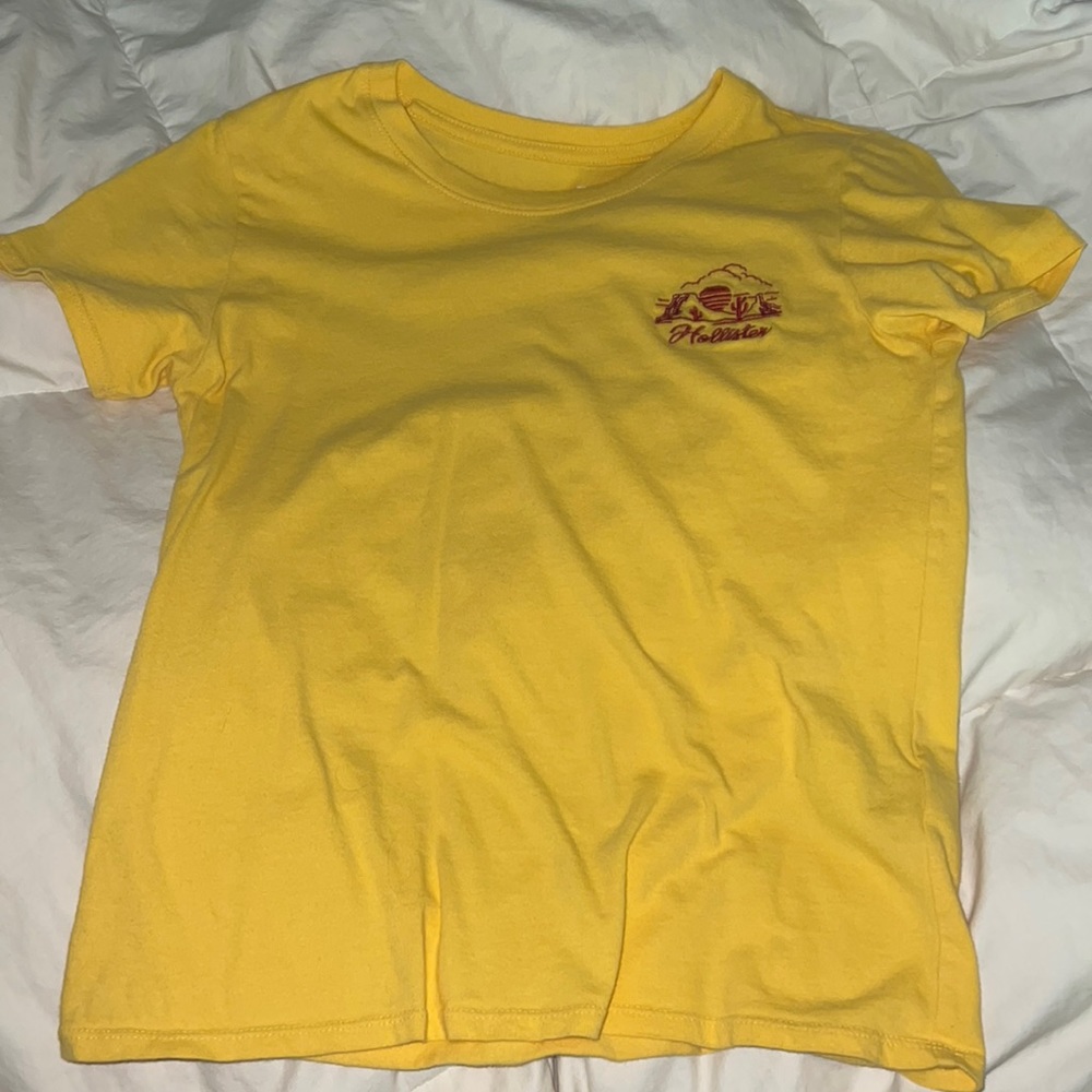 embroidered yellow hollister tshirt. worn once